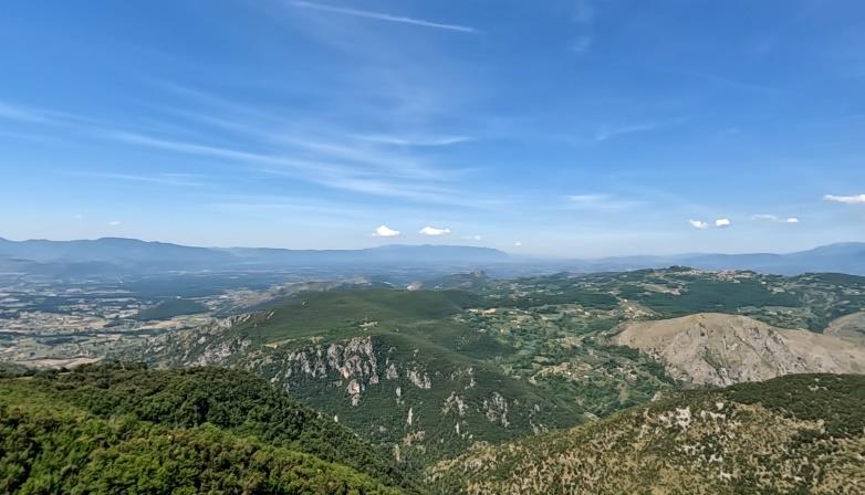 Il campo di atterraggio tra il grano